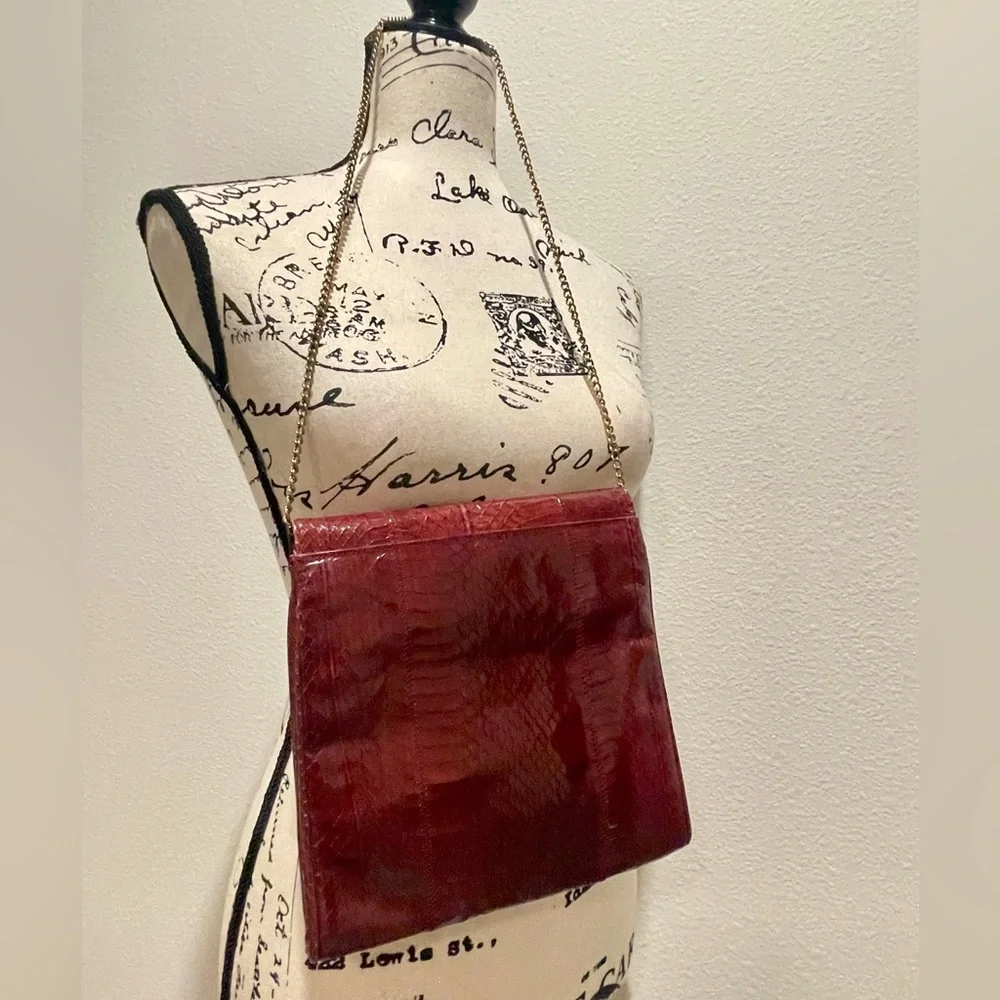 VTG 70’s Genuine Snakeskin Clutch Shoulder Bag Red Gold chain strap Flap LUXURY - Picture 8 of 15